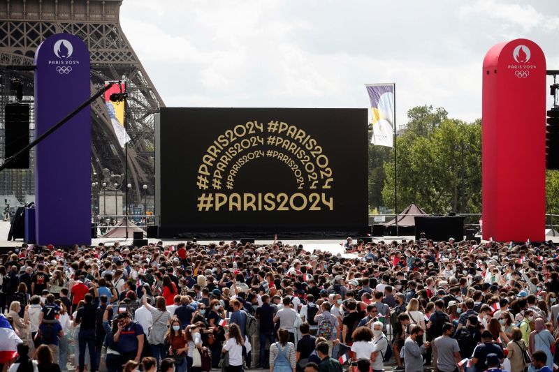 antarafoto-france-parisolympicfanzone-olympicclosingceremony-08082021