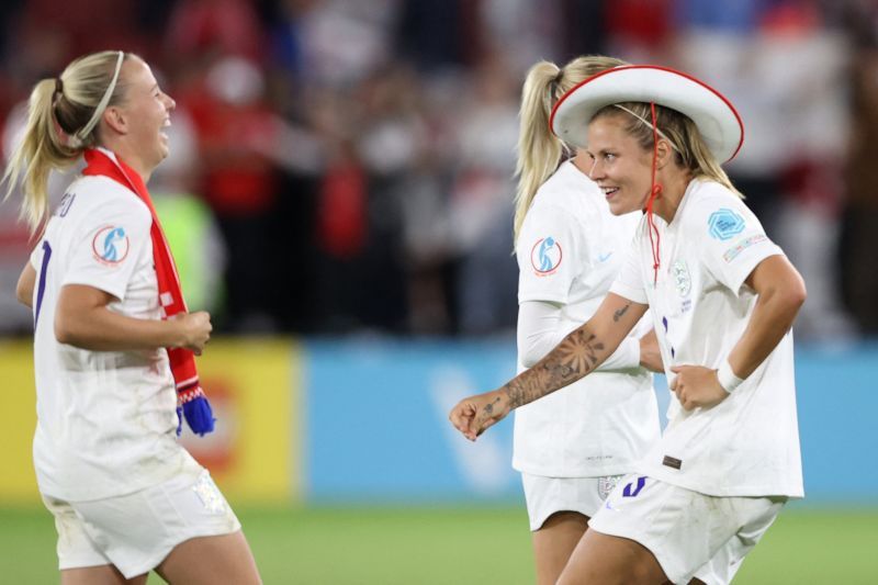 2022-07-26T211101Z_1282579009_UP1EI7Q1MUB9A_RTRMADP_3_SOCCER-EURO-ENG-SWE-REPORT