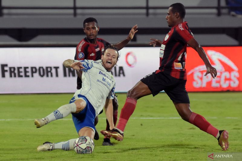 antarafoto-persib-kalahkan-persipura-3-0-180222-nhw-2
