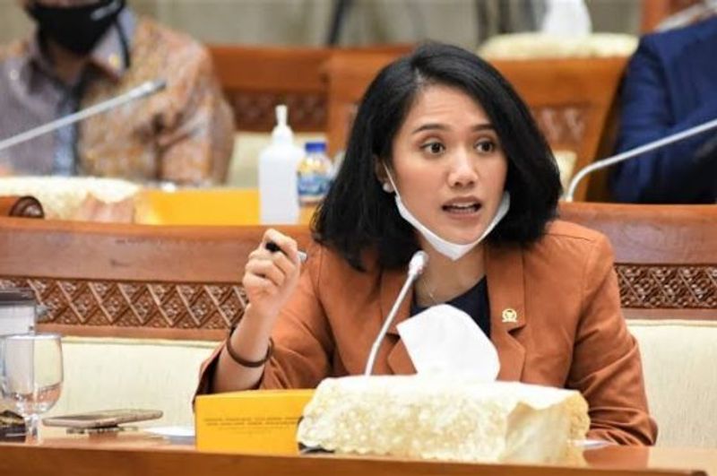 Putri-Komaruddin-560x372
