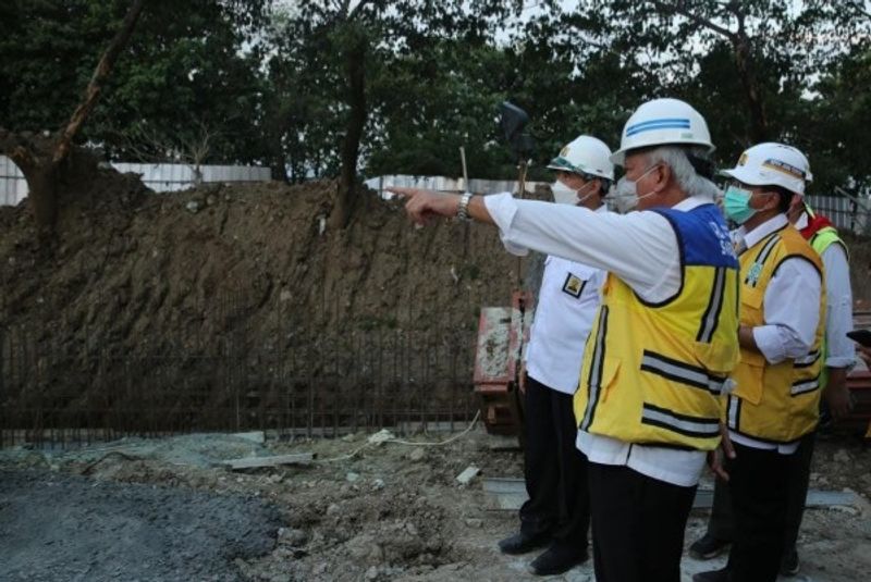 tinjau-pembangunan-gedung-politeknik-pu-menteri-basuki-perkuat-penghijauannya-Wh