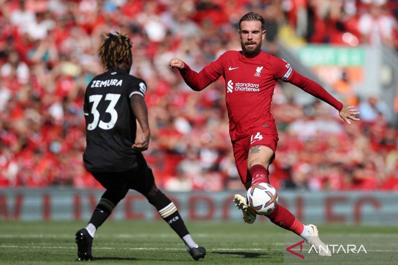 2022-08-27T152215Z_1396060185_UP1EI8R16P1K4_RTRMADP_3_SOCCER-ENGLAND-LIV-BOU-REP