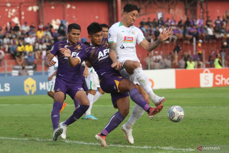 antarafoto-pss-sleman-kalahkan-persik-kediri-230822-pf-2