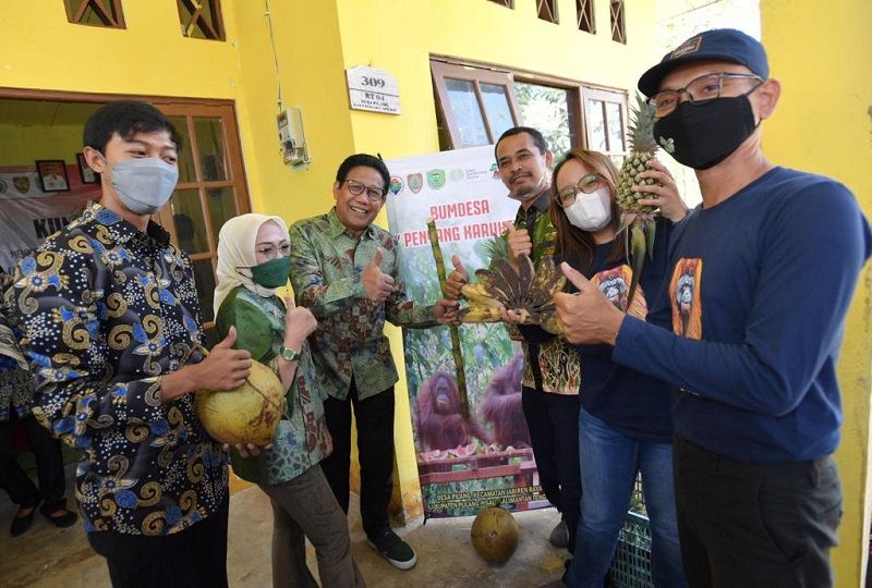 Mendes_PDTT_Abdul_Halim_Iskandar_Kunjungi_BUM_Desa_Penyang