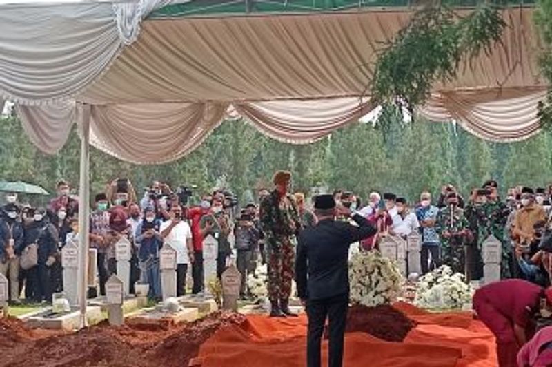 pemakaman azyumardi