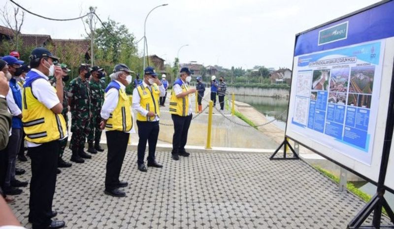 tinjau-kolam-retensi-andir-di-bandung-menteri-basuki-minta-penambahan-penghijaua