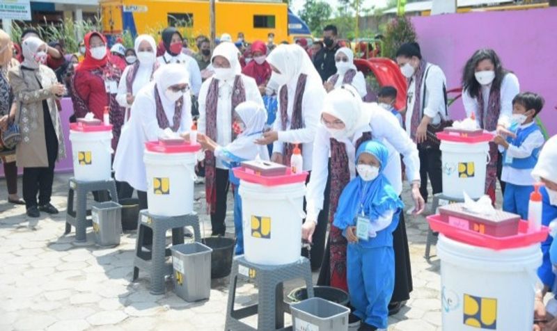 kementerian-pupr-bersama-oase-kim-sosialisasikan-hidup-bersih-di-sragen-01ef03a3