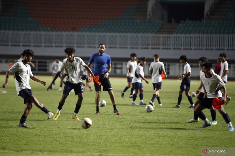 antarafoto-latihan-timnas-sepak-bola-guam-u-17-300922-ysw-4 (1)