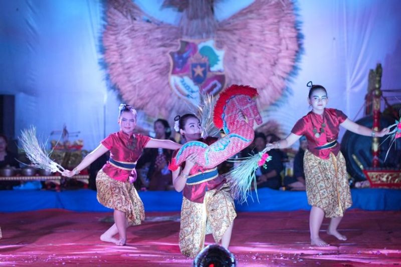 tari-nusantara-2-768x512
