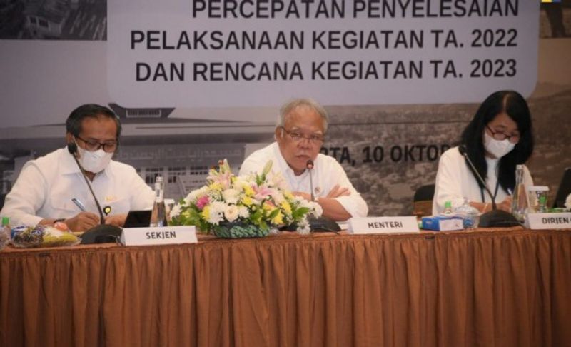 menteri-basuki-tekankan-kualitas-dan-estetika-infrastruktur-permukiman-WhatsApp 