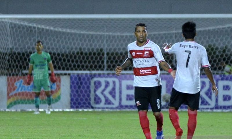 beto -persita-lawan-madura-united