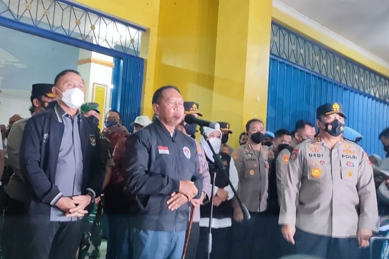 menpora-dan-iwan-bule