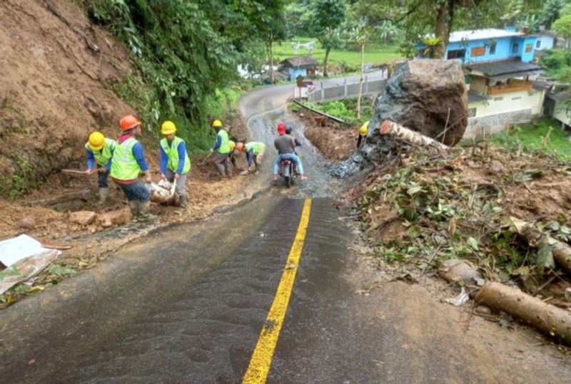 kementerian-pupr-tangani-longsor-ruas-soreangrancabalicidaun-dan-jalan-ambles-pa