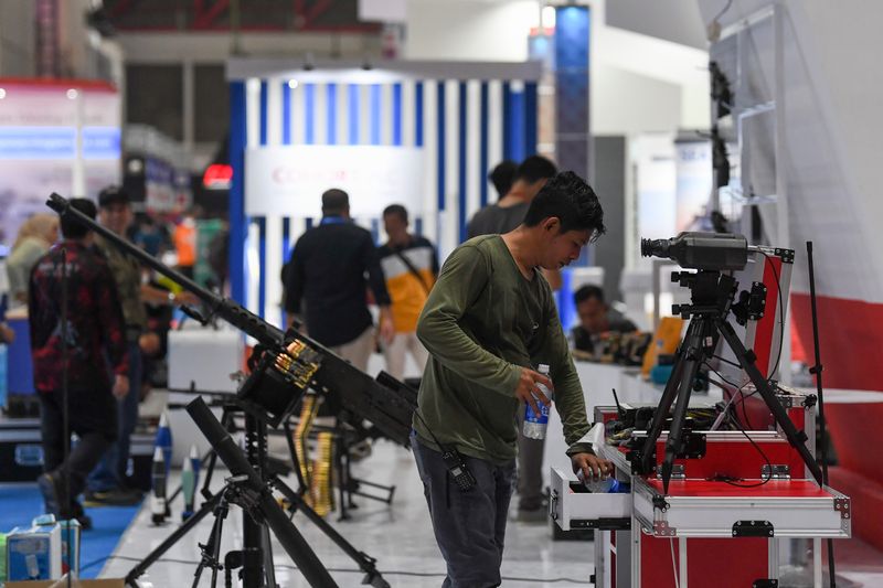 antarafoto-persiapan-pameran-indo-defence-expo-and-forum-2022-01112022-mrh-1