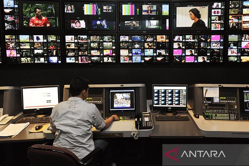 Studio-Indovision-TV-201212-YM-3