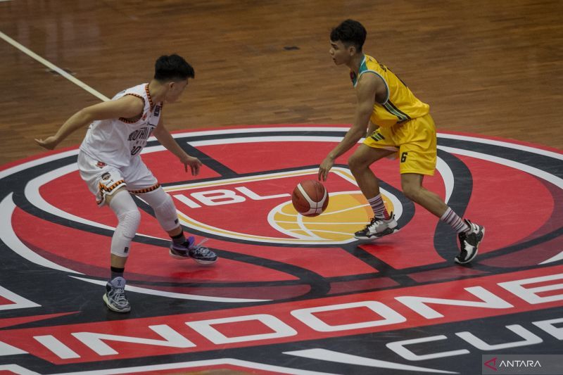 antarafoto-basket-ibl-satya-wacana-menang-atas-nsh-mountain-gold-timika-051222-y