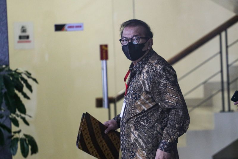 antarafoto-kpk-periksa-soekarwo-sebagai-saksi-08112022-fzn-3