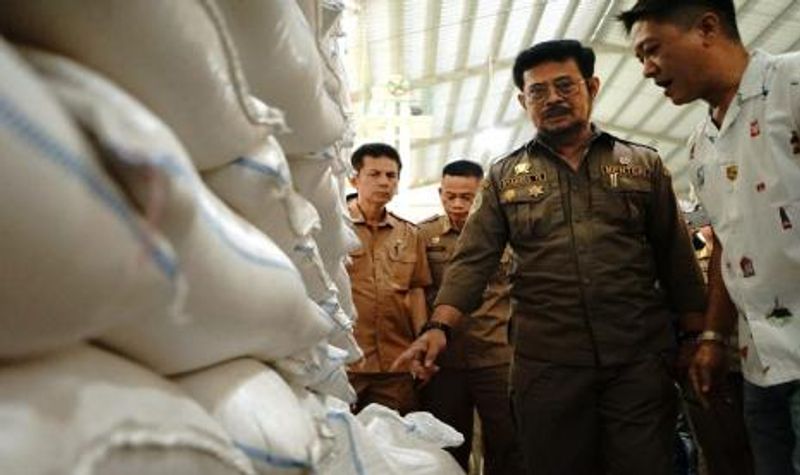 menteri-pertanian-syahrul-yasin-limpo-memantau-stok-beras-dan_221108165005-503