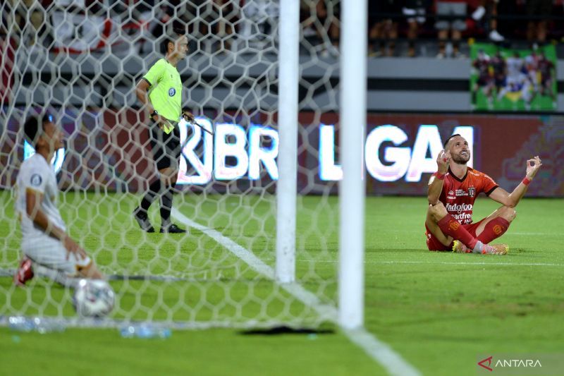 antarafoto-bali-united-kalahkan-dewa-united-100922-fik-2