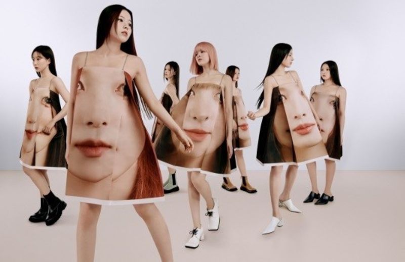 Menjadi Duta Merek LOEWE, NMIXX Pakai Gaun Dengan Desain Spesial