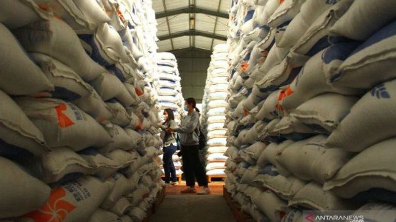 85957-bulog-malang-pastikan-stok-beras-aman