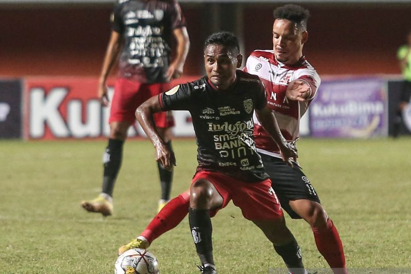 antarafoto-bali-united-kalahkan-madura-united-121222-hnd-4