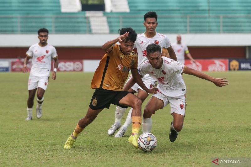 antarafoto-bhayangkara-melawan-psm-121222-hnd-6 (1)
