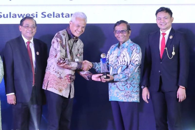 Penghargaan-Keterbukaan-Informasi-Publik4-768x512