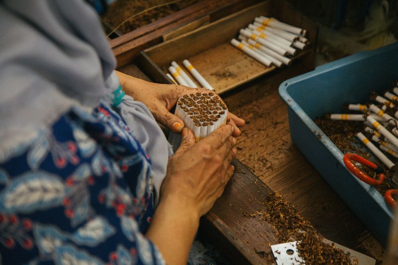 cf02fe1df0081018b784a57a8fc958b1-sp-33-gempur-rokok-ilegal