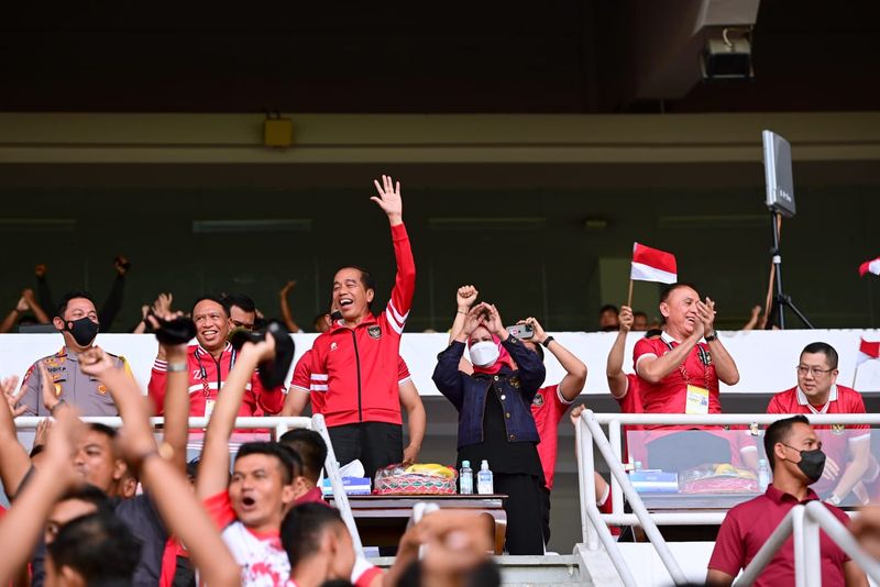 Presiden-Jokowi-Saksikan-Langsung-Timnas-Indonesia-saat-Menang-2-1-dari-Kamboja