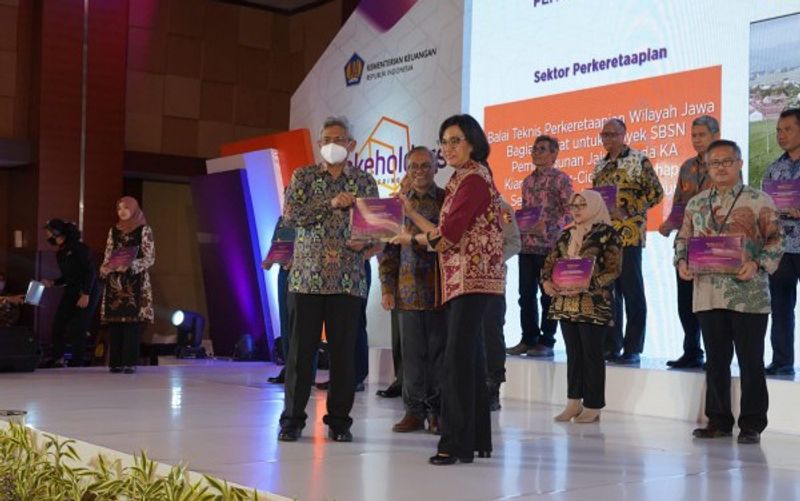 kementerian-pupr-raih-dua-penghargaan-pengelola-sbsn-terbaik-tahun-2022-WhatsApp