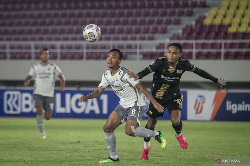 antarafoto-liga-1-persib-bandung-melawan-dewa-united-141222-yud-1