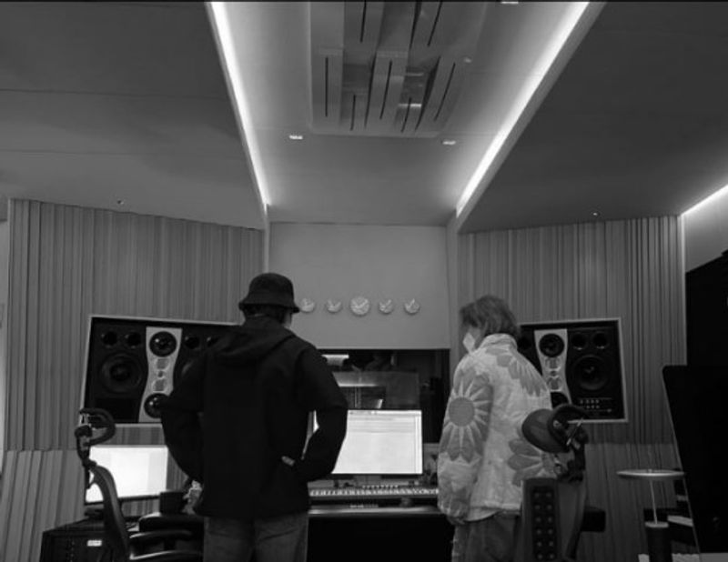 Taeyang BIGBANG Bagikan Aktivitas di Studio Musik, Kolaborasi Dengan Jimin BTS?