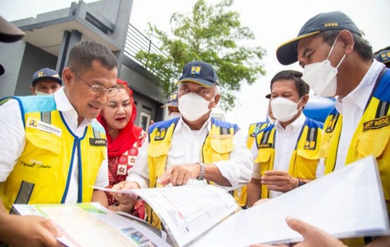 tinjau-penanganan-banjir-semarang-menteri-basuki-instruksikan-tambah-kapasitas-p