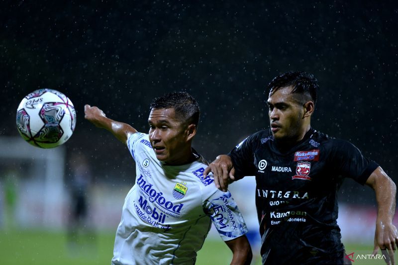 antarafoto-persib-bandung-kalahkan-madura-united-130322-fik-3