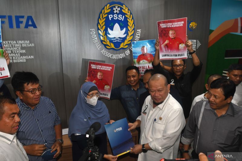 antarafoto-la-nyalla-calonkan-diri-jadi-ketum-pssi-130123-app-2
