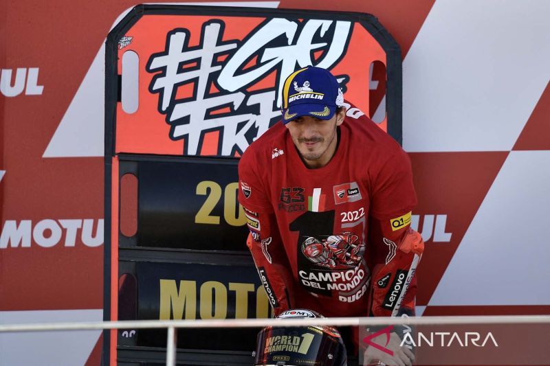 2022-11-06T142216Z_667091807_UP1EIB613X2CN_RTRMADP_3_MOTOR-MOTOGP-VALENCIA
