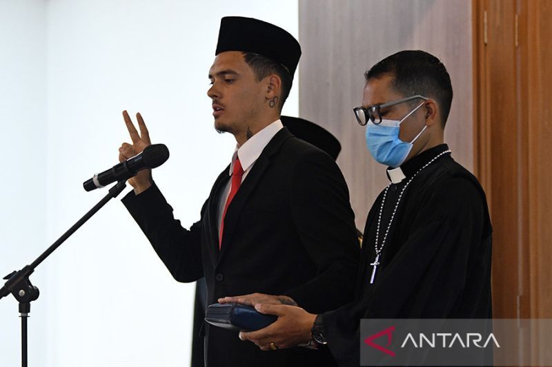 antarafoto-pengambilan-sumpah-wni-pesepakbola-shayne-pattynama-240123-app-12
