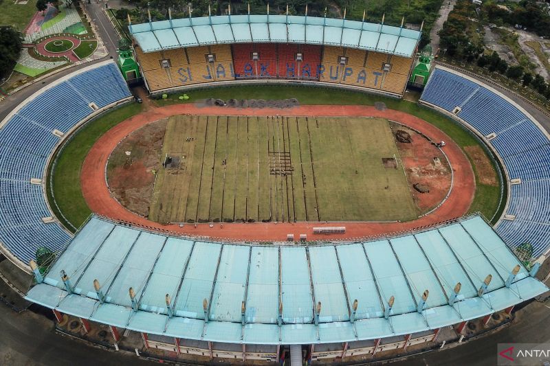 antarafoto-renovasi-stadion-jalak-harupat-180123-rai-4-1 (1)