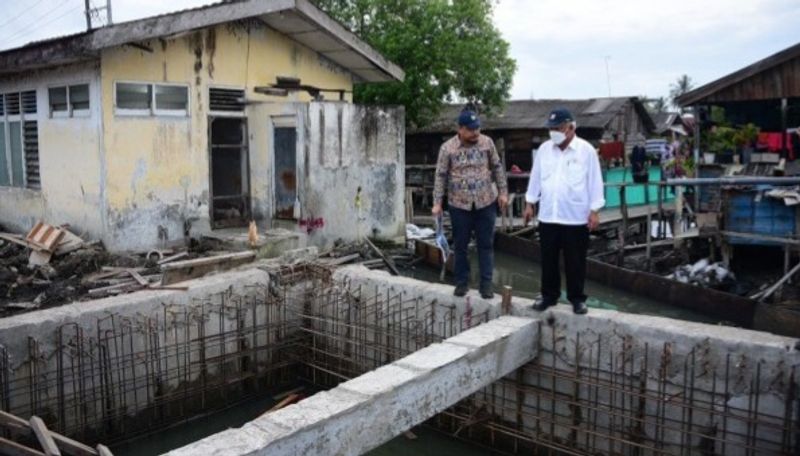 menteri-basuki-tinjau-pembangunan-prasarana-pengendalian-banjir-rob-belawan-di-m