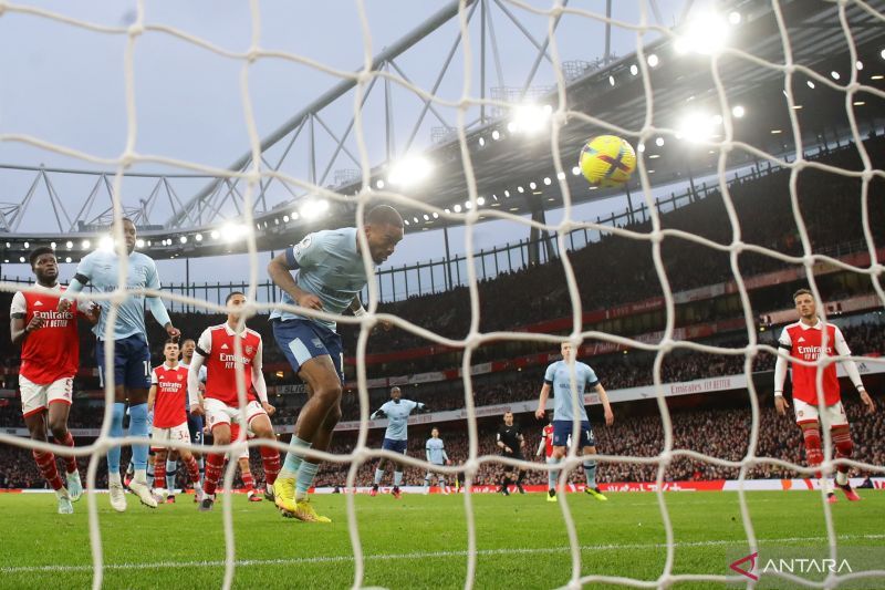 2023-02-11T171330Z_916485858_UP1EJ2B1BUGWZ_RTRMADP_3_SOCCER-ENGLAND-ARS-BRE-REPO