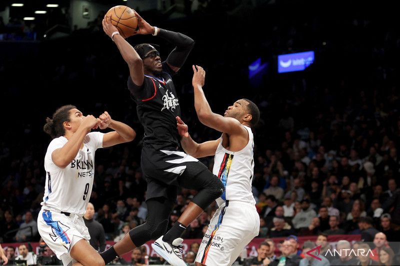 2023-02-07T032710Z_2048329184_MT1USATODAY19936381_RTRMADP_3_NBA-LOS-ANGELES-CLIP