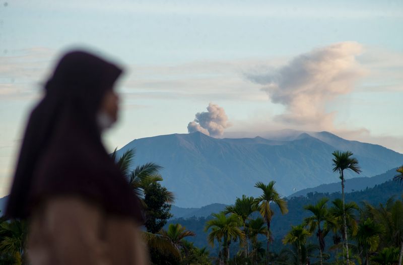 antarafoto-erupsi-gunung-marapi-120123-ief-6