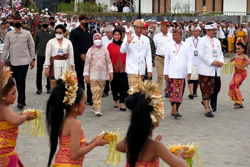 presiden-meresmikan-fasilitas-kawasan-suci-pura-agung-besakih-bali-3