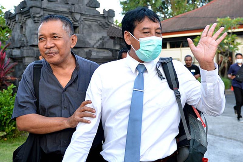 antarafoto-rektor-unud-tersangka-korupsi-130323-fik-4