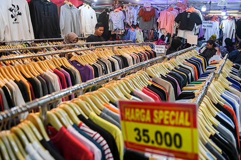 antarafoto-bisnis-pakaian-bekas-impor-160323-hma-1