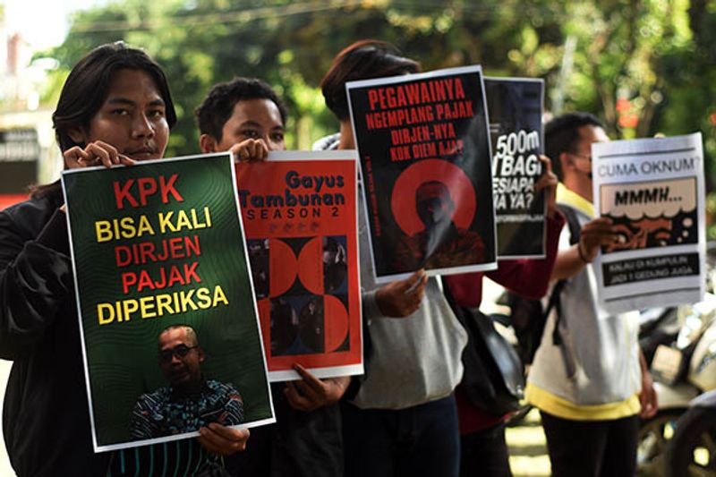 antarafoto-unjuk-rasa-tuntut-kpk-periksa-dirjen-pajak-090323-ies-3