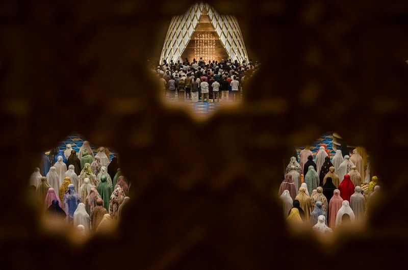 tarawih-pertama-di-masjid-al-jabbar-bandung-4