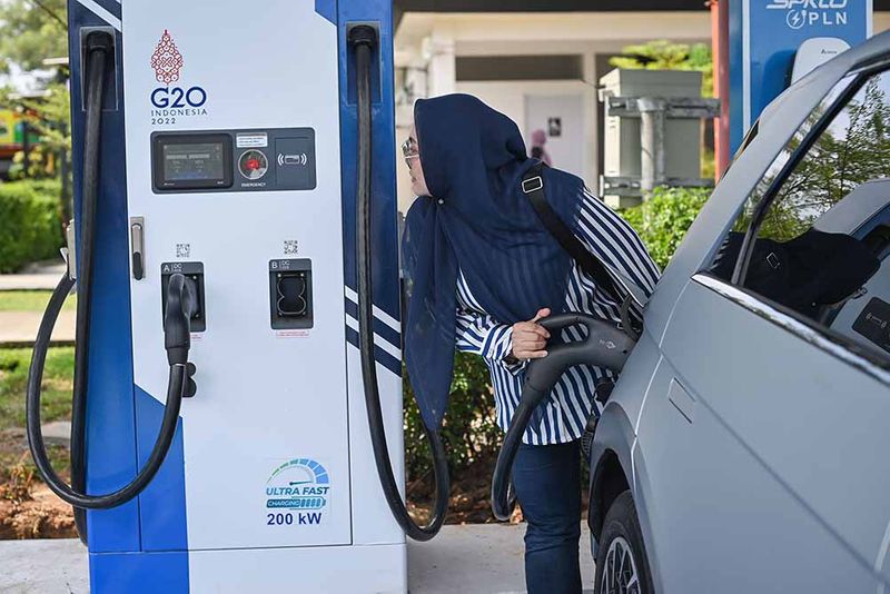 layanan-spklu-mobil-listrik-pemudik-di-rest-area-tol-2
