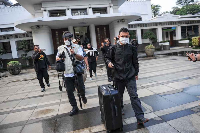 kpk-geledah-ruangan-wali-kota-bandung-4